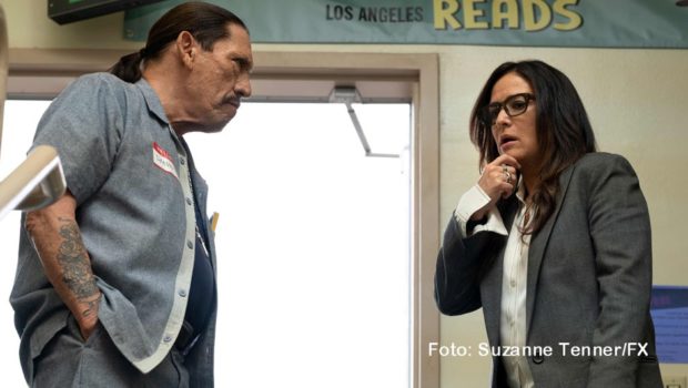 Die fünfte und letzte Staffel der US-Comedyserie „Better Things“ ist jetzt bei MagentaTV abrufbar. Hauptdarstellerin Pamela Adlon, die auch für Regie, Drehbuch und Produktion verantwortlich zeichnet, trifft in der Rolle der alleinerziehenden Mutter Sam Fox u.a. auf Gaststar Danny Trejo. (Foto: Suzanne Tenner/FX)