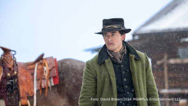 Ab dem 15. Oktober sind beide Staffeln der Serie „Billy the Kid“ exklusiv bei MagentaTV+ verfügbar. Die Serie erzählt die dramatische Geschichte des legendären Revolverhelden William H. Bonney, gespielt von „Die Tribute von Panem“-Star Tom Blyth. (Foto: David Brown/2024 MGMPlus Entertainment LLC.)