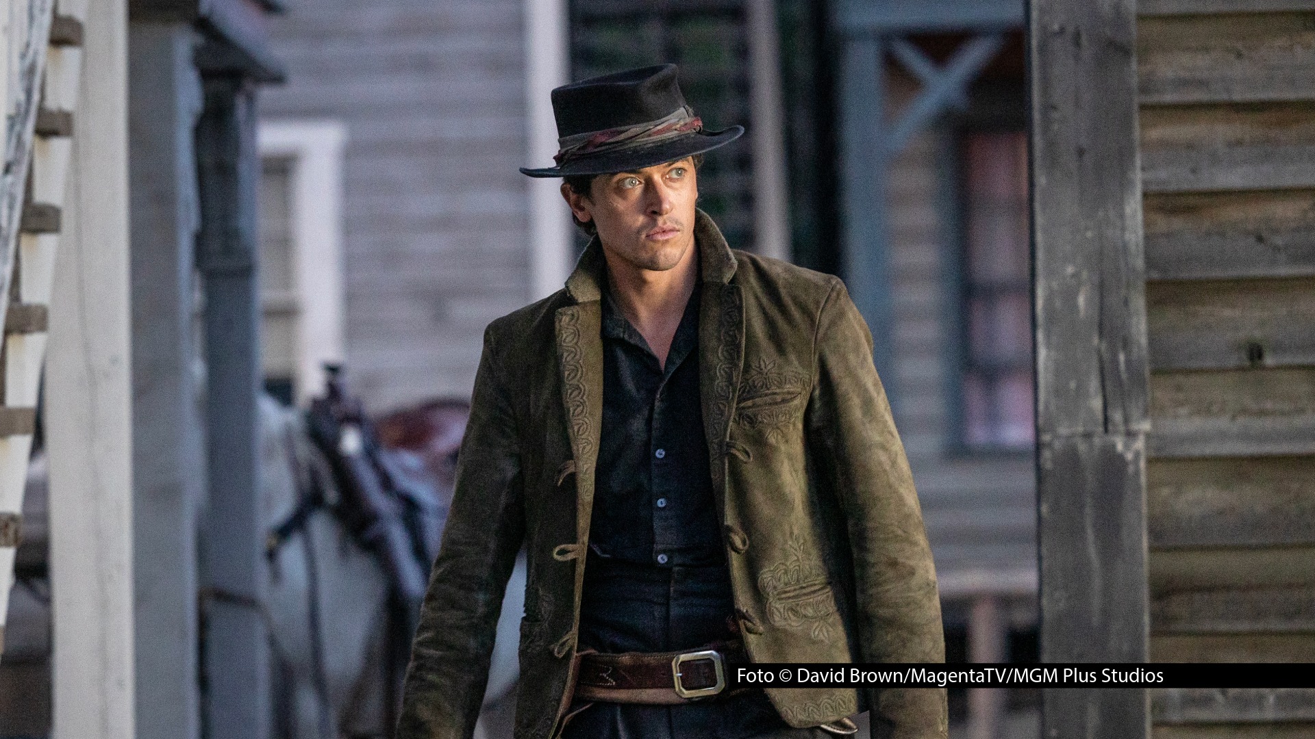 Die Westernserie „Billy the Kid“ geht in die dritte Staffel und kehrt ab März mit neuen Folgen zurück. Die neuen Episoden, in denen der britische Schauspieler Tom Blyth erneut die Titelrolle verkörpert, werden exklusiv bei MagentaTV+ verfügbar sein. Foto © David Brown/MagentaTV/MGM Plus Studios