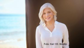 Die Docutainment-Reihe „Unser Mallorca“ mit Birgit Schrowange startet am 4. August in Sat.1 und bei Joyn. Die Moderatorin trifft auf der Balearen-Insel u.a. deutsche Prominente wie Frank Rosin, Mickie Krause, Thomas Rath und Franziska van Almsick. (Foto: Sat.1/C. Köstlin)