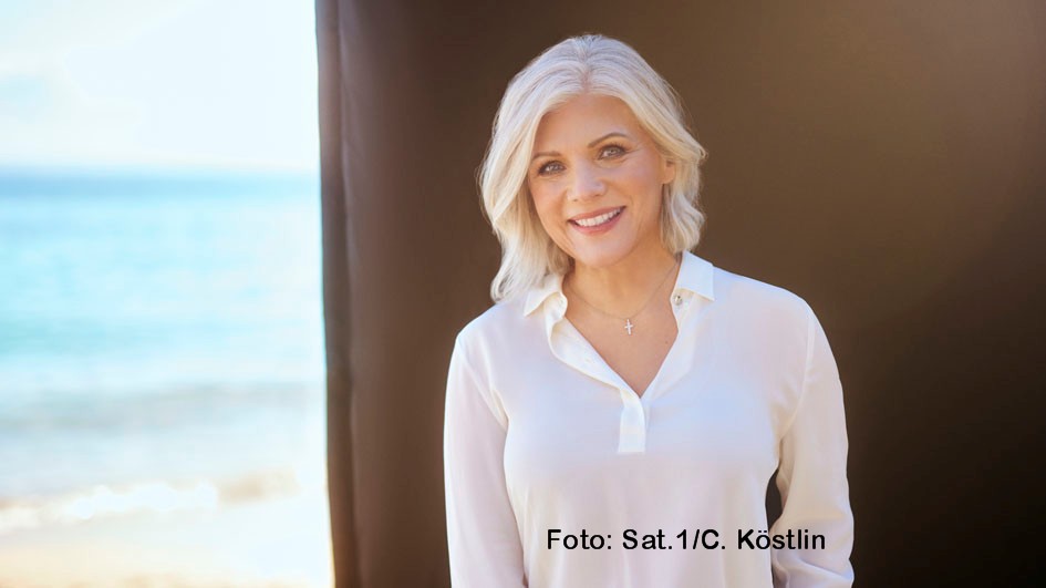 Die Docutainment-Reihe „Unser Mallorca“ mit Birgit Schrowange startet am 4. August in Sat.1 und bei Joyn. Die Moderatorin trifft auf der Balearen-Insel u.a. deutsche Prominente wie Frank Rosin, Mickie Krause, Thomas Rath und Franziska van Almsick. (Foto: Sat.1/C. Köstlin)