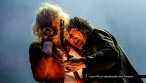 Im August begeisterten Bob Geldof und Darren Beale mit The Boomtown Rats das Publikum beim Wacken Open Air. Noch in diesem Jahr kehrt die irische Band, die ihr 50. Jubiläum feiert, für ein weiteres Konzert nach Deutschland zurück. Es findet am 18. November in Mönchengladbach statt.WOA_FESTIVAL_GMBH_Olaf-Malzahn