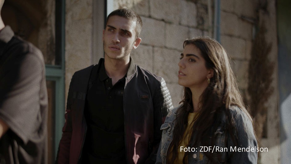 Die israelische, in Koproduktion mit ZDFneo entstandene Drama-Serie „Borders“ feiert in der Nacht zum 8. Mai ihre deutsche Free-TV-Premiere. ZDFneo zeigt alle acht Folgen am Stück. Ben Sultan und Noa Astanjelove spielen zwei junge Grenzschützer in Jerusalem, die sich auch privat näherkommen. (Foto: ZDF/Ran Mendelson)