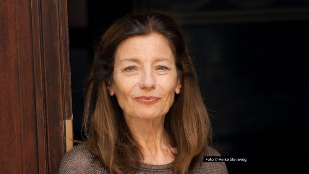 Ursula Krechel erhält den Georg-Büchner-Preis 2025 für ihr vielfältiges literarisches Werk, das sich mit den Folgen deutscher Geschichte und gesellschaftlichen Missständen auseinandersetzt. Die mit 50.000 Euro dotierte Auszeichnung wird ihr am 1. November in Darmstadt überreicht. Foto © Heike Steinweg