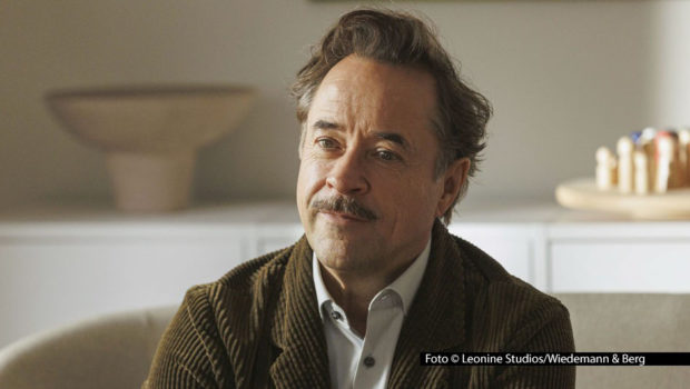 Die diesjährigen Civis Medienpreise für Integration und kulturelle Vielfalt wurden am Abend des 26. Mai in Berlin vergeben. U.a. ging der Publikumspreis Civis Cinema Award an die Komödie „Alter weißer Mann“ mit Jan Josef Liefers, Meltem Kaptan und Elyas M’Barek. Foto © Leonine Studios/Wiedemann & Berg Film