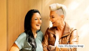 In der neuesten Folge von „Doc Caro – Der Podcast“ sprechen Dr. Carola Holzner und ihre beste Freundin, die Hebamme Kerstin Schwarz, wieder über ein Thema, das sie bewegt. Diesmal geht’s um den richtigen Umgang mit Terminstress – aus aktuellem Anlass. (Foto: RTL/Marina Weigl)