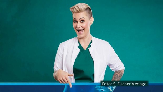 Im neuen Buch von Dr. Carola Holzner geht’s um Themen, über die viele Menschen nur ungern sprechen. In „Ab unter die Gürtellinie. Medizin untenrum endlich verständlich“ beantwortet die Notärztin und Bestsellerautorin wichtige Fragen rund um Sex und den Umgang mit dem eigenen Körper. Foto-S.-Fischer-Verlage