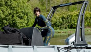 In den abschließenden Folgen von Staffel 1 der französischen Action-Krimiserie „Cat’s Eyes“ brechen Tamara (Camille Lou) und ihre beiden Schwestern in ein Schloss ein, um die Kunstsammlung ihres Vaters an sich zu bringen. ZDFneo strahlt den Showdown linear am 17. August aus. Foto © ZDF/Jean-Philippe Baltel