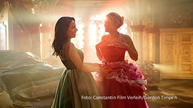 Der neue Kinofilm „Chantal im Märchenland“ mit Jella Haase in der Titelrolle knüpft an die überaus erfolgreiche „Fack ju Göhte“-Reihe an. Verantwortlich zeichnen auch hierfür Regisseur und Autor Bora Dagtekin sowie Produzentin Lena Schömann. Constantin will die Komödie 2024 herausbringen. (Foto: Constantin Film Verleih/Gordon Timpen)