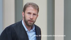 Die Doku-Soap „Verklag mich doch!“ kehrt zurück auf die Fernsehschirme. Ab dem 2. Oktober geht’s bei RTL immer montags bis freitags um spannende Rechtsfälle. Kommentiert werden diese von Top-Juristinnen und Juristen wie Christopher Posch, der u.a. in der RTL-Serie „Ulrich Wetzel – Das Jugendgericht“ mitwirkt. (Foto: RTL/Constantin Entertainment)