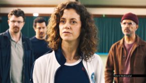 Bis 19. April kann das Publikum online über den Preisträger des Civis Cinema Awards abstimmen. Sechs europäische Produktionen sind nominiert, darunter auch die deutsche Erfolgskomödie „Extrawurst“ mit u.a. Friedrich Mücke, Fahri Yardim, Anja Knauer und Christoph Maria Herbst. Foto © Studiocanal