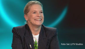 Die Hamburger Spitzenköchin Cornelia Poletto tritt in Staffel 7 der Koch-Competition „Kitchen Impossible“ an, die am 6. Februar bei Vox startet. Heute ist sie zu Gast in Ruth Moschners Sat.1-Quishow „Buchstaben Battle“. (Foto: Sat.1/ITV Studios)