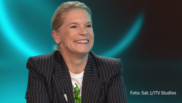 Die Hamburger Spitzenköchin Cornelia Poletto tritt in Staffel 7 der Koch-Competition „Kitchen Impossible“ an, die am 6. Februar bei Vox startet. Heute ist sie zu Gast in Ruth Moschners Sat.1-Quishow „Buchstaben Battle“. (Foto: Sat.1/ITV Studios)