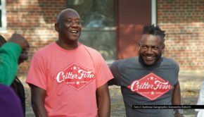 Bei National Geographic WILD startet die Doku-Serie „Critter Fixer: Zwei Tierärzte für alle Felle“ am 25. August in die vierte Staffel. Zum Auftakt erwarten die beiden Veterinäre Dr. Vernard L. Hodges und Dr. Terrence Ferguson wieder zahlreiche tierische Patienten. Foto © National Geographic/Alexandra Roberts