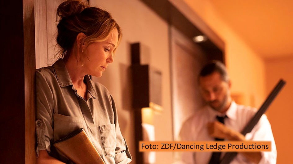 Ab dem 28. August strahlt das ZDF auf dem „Montagskino“-Sendeplatz die vierteilige britische Miniserie „Crossfire – Tod in der Sonne“ aus. Keeley Hawes spielt darin eine Ex-Polizistin, die im Urlaub auf den Kanaren in einen Kampf auf Leben und Tod verwickelt wird. (Foto: ZDF/Dancing Ledge Productions)