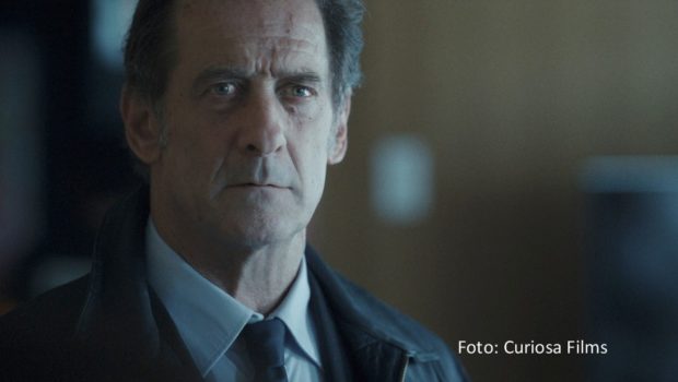 Ab sofort gibt’s bei MagentaTV+ alle Folgen der französischen Thriller-Serie „Of Money and Blood“. In einer der Hauptrollen ist César-Preisträger Vincent Lindon zu sehen. Als Regierungsbeamter Simon ist er einem Gauner-Trio auf der Spur. (Foto: Curiosa Films)