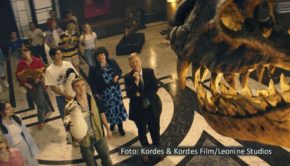 Der dritte Teil der erfolgreichen Kinder- und Jugendverfilmungen „Die Schule der magischen Tiere“, in dem neben den Jungstars der Reihe u.a. auch Meltem Kaptan und Justus von Dohnányi mitspielen, hat einen starken Kinostart hingelegt. Am Auftaktwochenende sahen ihn 470.000 Besucher. Kordes-Kordes-Film_Leonine-Studios