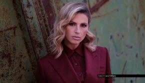 Am 13. Dezember strahlt RTL die erste Ausgabe von „Denn sie wissen nicht, was passiert“ in neuer Besetzung aus. Neben den Ehrlich Brothers sowie Jana Ina und Giovanni Zarrella gehört auch Entertainerin Michelle Hunziker zum Team der kommenden Folge. Im Gespräch mit smalltalk verriet die Schweizerin, worauf sie sich am kommenden Samstag besonders freut. Foto © Luca Oldani