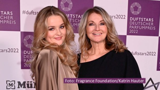 Die Düsseldorfer Rheinterrasse avanciert am 16. November zum Treffpunkt der Duft- und Parfumbranche. Frauke Ludowig und ihre Tochter Nele moderieren dort die Verleihung des Deutschen Parfumpreises Duftstars. Der festliche Abend mit prominenten Gästen ist auch live im Internet zu sehen. (Foto: Fragrance Foundation/Katrin Hauter)