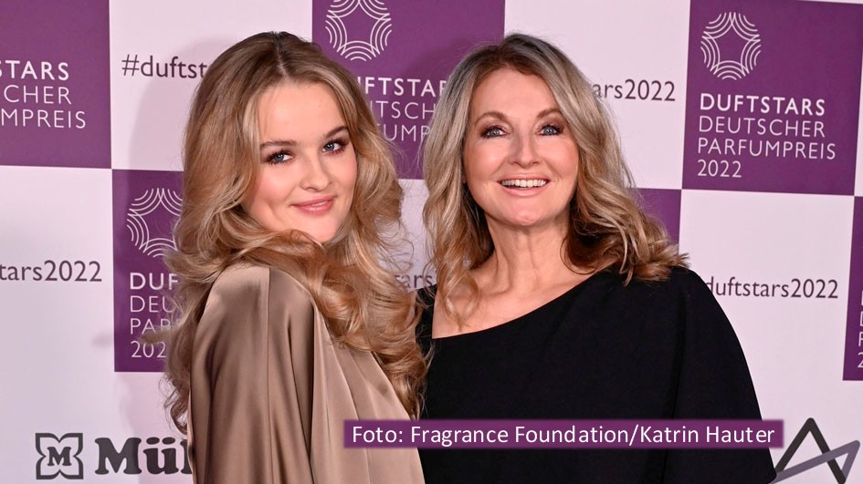 Die Düsseldorfer Rheinterrasse avanciert am 16. November zum Treffpunkt der Duft- und Parfumbranche. Frauke Ludowig und ihre Tochter Nele moderieren dort die Verleihung des Deutschen Parfumpreises Duftstars. Der festliche Abend mit prominenten Gästen ist auch live im Internet zu sehen. (Foto: Fragrance Foundation/Katrin Hauter)