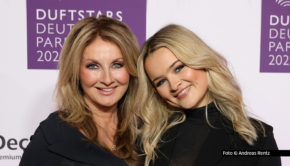 In Düsseldorf werden am 8. Mai wieder die besten Parfums des Jahres mit dem Deutschen Parfumpreis Duftstars geehrt. Duch die Verleihung führen Frauke und Nele Ludowig. Ab 19:30 Uhr gibt’s die Gala mit prominenten Duftpaten wie Sarah Engels und Jana Ina Zarrella als Livestream. Foto © Andreas Rentz
