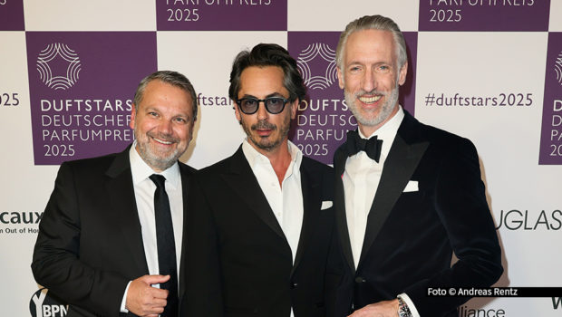 Der Deutsche Parfumpreis Duftstars wurde am 8. Mai in Düsseldorf verliehen. Udo Heuser, Präsident der Fragrance Foundation Deutschland, und deren Geschäftsführer Andreas Fuhlisch feierten u.a. mit dem französische Parfümeur Kilian Hennessy. Eigens aus den USA war Realitystar Khloé Kardashian angereist. Foto © Andreas Rentz