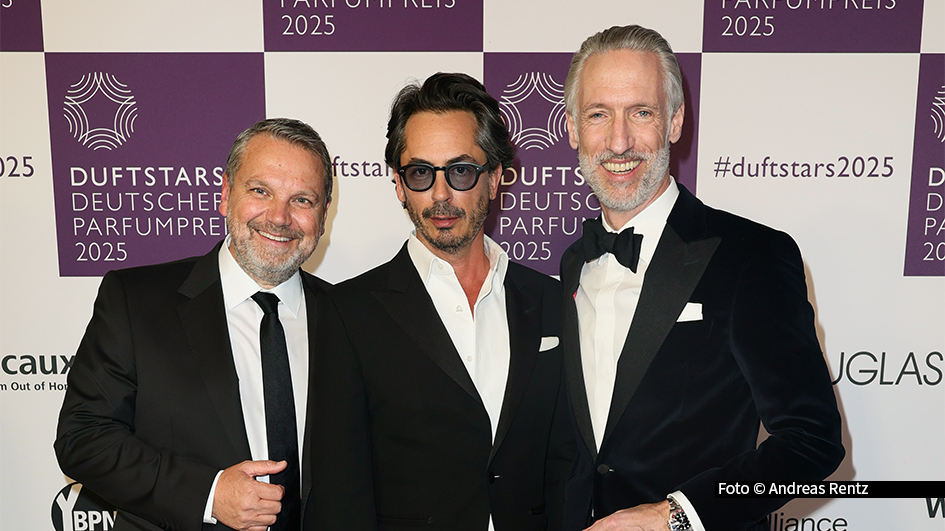 Der Deutsche Parfumpreis Duftstars wurde am 8. Mai in Düsseldorf verliehen. Udo Heuser, Präsident der Fragrance Foundation Deutschland, und deren Geschäftsführer Andreas Fuhlisch feierten u.a. mit dem französische Parfümeur Kilian Hennessy. Eigens aus den USA war Realitystar Khloé Kardashian angereist. Foto © Andreas Rentz