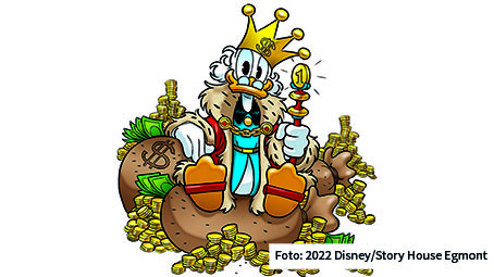 Der wohl bekannteste und mit Abstand reichste Onkel in Deutschland, in der Welt und Entenhausen feiert seinen 75. Geburtstag. Dagobert Duck zelebriert sein großes Jubiläum u.a. mit einer neuen Ausgabe des Lustigen Taschenbuchs, die bereits am 6. Dezember erhältlich ist. (Foto: 2022 Disney/Story House Egmont)