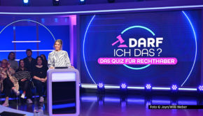 Darf man beim Autofahren Bier trinken? Muss ich den Verlobungsring zurückgeben, wenn der Partner das nach der Trennung fordert? Darf ich mein Kind verpflichten, im Haushalt zu helfen? In der neuen SAT.1-Show "Darf ich das? Das Quiz für Rechthaber" stellt Moderatorin und Juristin Laura Karasek ihren drei Promi-Gästen Fragen über Fragen, mit humorvollen und fundierten Antworten gibt - ab Donnerstag, 13. Februar 2025, um 22:20 Uhr in SAT.1 und auf Joyn. Zum Auftakt stellen sich Mirja Boes, Lisa Feller und Axel Stein kuriosen Rechtsfragen und juristischen Zuschauerfragen. Produziert wird "Darf ich das?" von Fandango. Titel: Darf ich das? Das Quiz für Rechthaber; Folge: 1; Person: Laura Karasek; Copyright: Joyn/Willi Weber; Fotograf: Willi Weber; Bildredakteur: Nadine Vaders; Dateiname: 3126634.JPG; Rechtehinweis: Dieses Bild darf honorarfrei für redaktionelle Zwecke und nur im Rahmen der Programmankündigung verwendet werden. Andere Veröffentlichungen sind nur nach Rücksprache und ausdrücklicher Genehmigung der Seven.One Entertainment Group GmbH möglich. Nicht für EPG! Verwendung nur mit vollständigem Copyrightvermerk. Das Foto darf nicht verändert, bearbeitet und nur im Ganzen verwendet werden. Es darf nicht archiviert werden. Es darf nicht an Dritte weitergeleitet werden. Aneinanderreihung/Zusammenlegung/Kopplung von Bildern zum Zweck der Erstellung von Slide-Shows o.ä. nicht gestattet; Verbindung/Einfügen/Anfügen von Werbung nicht gestattet. Bei Fragen: foto@seven.one Voraussetzung für die Verwendung dieser Programmdaten ist die Zustimmung zu den Allgemeinen Geschäftsbedingungen der Presselounges der Sender der Seven.One Entertainment Group GmbH. / Weiterer Text über ots und www.presseportal.de/nr/6708 / Die Verwendung dieses Bildes für redaktionelle Zwecke ist unter Beachtung aller mitgeteilten Nutzungsbedingungen zulässig und dann auch honorarfrei. Veröffentlichung ausschließlich mit Bildrechte-Hinweis.