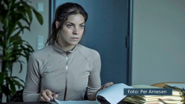 Die dritte Staffel der dänischen Krimiserie „Darkness – Schatten der Vergangenheit“ ist ab dem 1. August bei MagentaTV abrufbar. Im Mittelpunkt steht wieder Natalie Madueño als Profilerin Louise Bergstein. Sie muss einen Doppelmord, der eigentlich schon als aufgeklärt galt, neu aufrollen. (Foto: Per Arnesen)