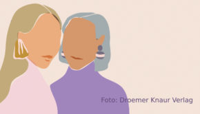 Am 2. Oktober 2023 erscheint das neue Buch von Moderatorin Laura Karasek, das sie gemeinsam mit ihrer Mutter Dr. Armgard Karasek verfasst hat. In „Das Gespräch unseres Lebens“ sprechen die beiden Frauen offen und schonungslos über Familie, Liebe und Verlust. (Foto: Droemer Knaur Verlag)