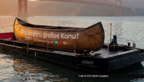 Am Ostersonntag, den 5. April feiert der erfolgreichste Film des vergangenen Jahres seine exklusive Streaming-Premiere: Bei RTL+ läuft Michael „Bully“ Herbigs „Das Kanu des Manitu“. Passend dazu lässt RTL Deutschland in Köln ein Kanu im XXL-Format zu Wasser.