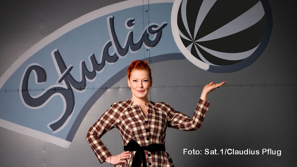 Am 8. Mai führt Moderatorin Enie van de Meiklokjes durch das Halbfinale der Sat.1-Show „Das große Backen – Die Profis“. Zuvor ist sie an diesem Wochenende bereits in einer neuen Folge von „Sweet & Easy – Enie backt“ sowie bei „Hirschhausens Quiz des Menschen“ zu sehen. (Foto: Sat.1/Claudius Pflug)