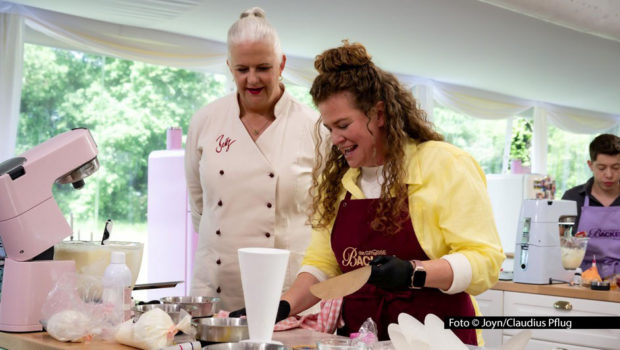 Hobbybäckerin Monika geht am 27. August mit der roten Schürze als beste Teilnehmerin der Vorwoche in „Das große Backen“ in Sat.1. Bettina Schliephake-Burchardt und ihr Jury-Kollege Christian Hümbs haben auch diesmal wieder drei anspruchsvolle Aufgaben vorbereitet.