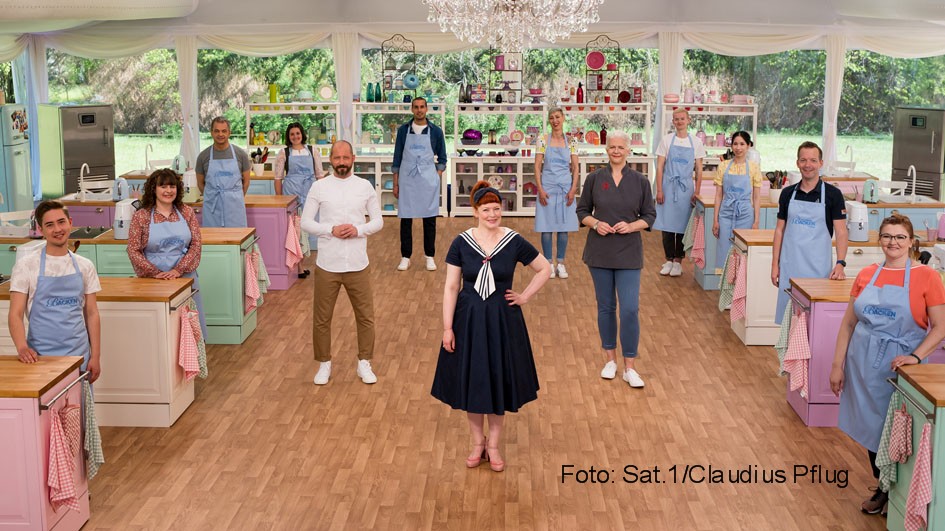 Das ursprüngliche Teilnehmerfeld von Staffel 9 der Sat.1-Show „Das große Backen“ ist mittlerweile auf sechs Hobbybäckerinnen und- bäcker reduziert. Am 28. November lädt Moderatorin Enie van de Meiklokjes zu einer neuen Folge ein, in der es thematisch um Backkunst in Japan geht. (Foto: Sat.1/Claudius Pflug)