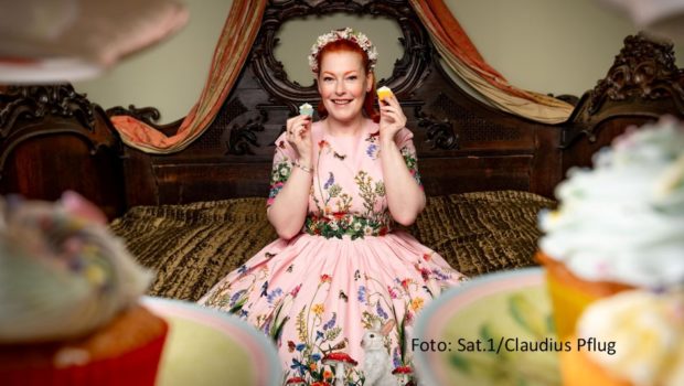 Wenn Moderatorin Enie van de Meiklokjes am 13. September zur dritten Ausgabe der laufenden Staffel von „Das große Backen“ lädt, gehen unverändert neun Kandidaten an den Start. In der Vorwoche hatte es in der erfolgreichen Sat.1-Backshow einen geteilten letzten Platz gegeben. (Foto: Sat.1/Claudius Pflug)