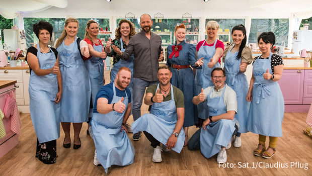 Am Sonntag, den 4. September, startet in Sat.1 die Jubiläumsstaffel von „Das große Backen“. Zum zehnten Mal kämpfen Hobbybäckerinnen und Hobbybäcker um den „Goldenen Cupcake“. Moderatorin Enie van de Meiklokjes und Christian Hümbs begrüßen erstmals prominente Gastjuroren. (Foto: Sat.1/Claudius Pflug)