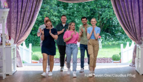 In der fünften Woche der Sat.1-Show „Das große Backen“ wird es süß und fruchtig. Karamell, Buntstifte aus Biskuitteig und eine Fruchtbombe stehen auf dem Plan. Ob die sechs verbleibenden Kandidatinnen und Kandidatinnen den hohen Ansprüchen der Jury genügen, zeigen die Prüfungen am heutigen Abend. (Foto: Seven.One/Claudius Pflug)