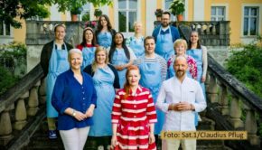Zehn Kandidatinnen und Kandidaten treten zur elften Staffel von „Das große Backen“ an. Die Sat.1-Show, die auf dem neuen Sendeplatz in der Mittwochs-Primetime läuft, wird wieder von Enie van de Meiklokjes moderiert. Das bewährte Jury-Duo bilden Christian Hümbs und Bettina Schliephake-Burchardt. (Foto: Sat.1/Claudius Pflug)