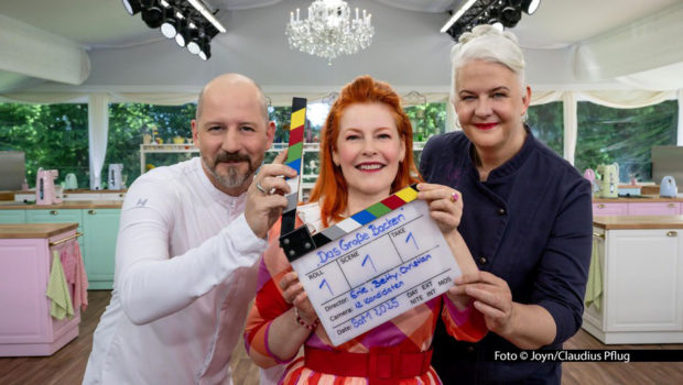 (v.l.n.r.) Christian Hümbs; Enie van de Meiklokjes; Bettina Schliephake-Burchardt Foto-Joyn_Claudius-Pflug