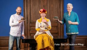 Moderatorin Enie van de Meiklokjes sowie die Juroren Christian Hümbs und Bettina Schliephake-Burchardt laden am 11. Dezember zu einer neuen Folge von „Das große Backen“ in Sat.1 ein. Dabei werden die drei Plätze für das Finale von Staffel 9 vergeben. (Foto: Sat.1/Claudius Pflug)