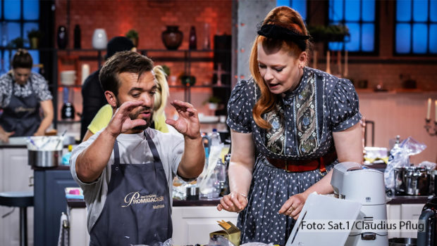 In der zweiten Runde der diesjährigen „Das große Promibacken“-Staffel am 21. Februar erwartet Gastgeberin Enie van de Meiklokjes absolute Präzision. Dabei haben Mathias Mester und seine sechs Kontrahentinnen und Kontrahenten durchaus die eine oder andere Nuss zu knacken. (Foto: Sat.1/Claudius Pflug)