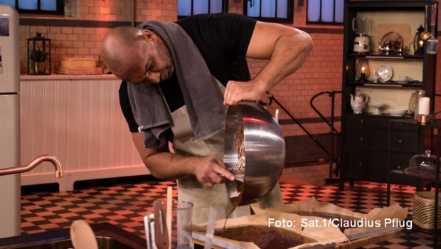 Den Einzug in Runde 3 von „Das große Promibacken“ musste sich Fitnessexperte Detlef Soost hart erkämpfen. Am heutigen 26. Januar stehen für ihn und fünf weitere Kandidatinnen und Kandidaten wieder drei anspruchsvolle Aufgaben in der Celebrity-Backstube in Sat.1 auf dem Plan. (Foto: Sat.1/Claudius Pflug)