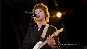 Am 7. Juni findet zum vierten Mal das „DASDING Festival“ des SWRs statt. Als Headliner steht Singer-Songwriter Zartmann ab 22.00 Uhr im Palastzelt auf der Bühne. Zum diesjährigen Line-up zählen darüber hinaus Acts wie GReeeN, Dilla und badchieff. Foto © SWR/GOODGUYPAEZ