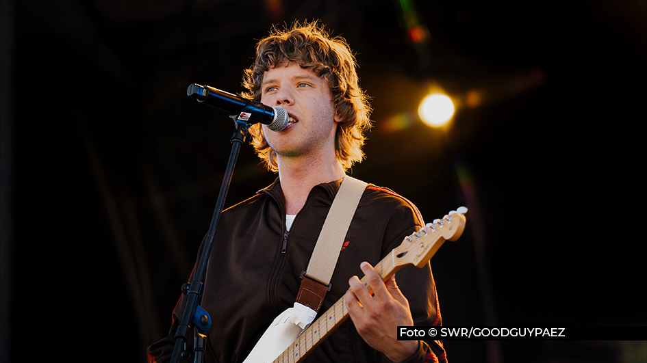 Am 7. Juni findet zum vierten Mal das „DASDING Festival“ des SWRs statt. Als Headliner steht Singer-Songwriter Zartmann ab 22.00 Uhr im Palastzelt auf der Bühne. Zum diesjährigen Line-up zählen darüber hinaus Acts wie GReeeN, Dilla und badchieff. Foto © SWR/GOODGUYPAEZ