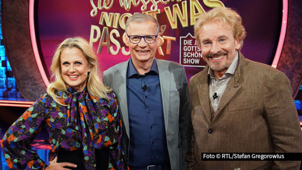 „Denn sie wissen nicht, was passiert“ geht am 10. Mai in eine neue Runde – und diesmal wird es märchenhaft. Ab 20:15 Uhr stellen sich Barbara Schöneberger, Günther Jauch und Thomas Gottschalk spannenden Spielen, die etwas mit Sagen und Märchen zu tun haben. Ihre Gegner: Uwe Ochsenknecht und Evelyn Burdecki. Foto © RTL