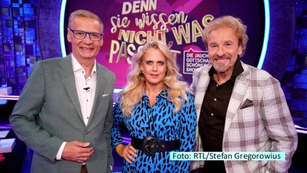 „Denn sie wissen nicht, was passiert” kehrt am Samstag, den 22. April zurück. Barbara Schöneberger, Thomas Gottschalk und Günther Jauch stellen sich in der RTL-Primetime wieder den Herausforderungen der komplett improvisierten Spiel- und Quizshow. (Foto: RTL/Stefan Gregorowius)