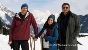 Mit dem Winterspecial „Kalte Stille“, in dem neben Hans Sigl als Titelfigur u.a. Heiko Ruprecht und Ronja Forcher mitspielen, leitet das ZDF am 13. Januar die neue Saison von „Der Bergdoktor“ ein. Eine Woche später steht die erste reguläre Folge von Staffel 15 der Erfolgsserie auf dem Programm. (Foto: ZDF/Barbara Bauriedl)