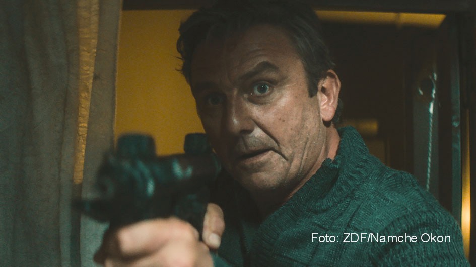 Am 7. März zieht der „Bergdoktor“ andere Saiten auf. Dann ist Schauspieler Hans Sigl im ZDF als Hauptdarsteller des Thrillers „Der Feind meines Feindes“ zu sehen. Der 90-Minüter ist die Fortsetzung von „Flucht durchs Höllental“ aus dem Jahr 2019. (Foto: ZDF/Namche Okon)