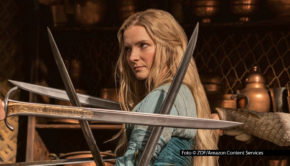 Zwei Staffeln der aufwendigen Fantasy-Serie „Der Herr der Ringe: Die Ringe der Macht“ mit u.a. Morfydd Clark als Elbin Galadriel wurden bislang für Prime Video produziert. Nun kommen sie auch zu ZDFneo ins Free-TV und ins Streamingportal des ZDF. Foto-ZDF_Amazon-Content-Services